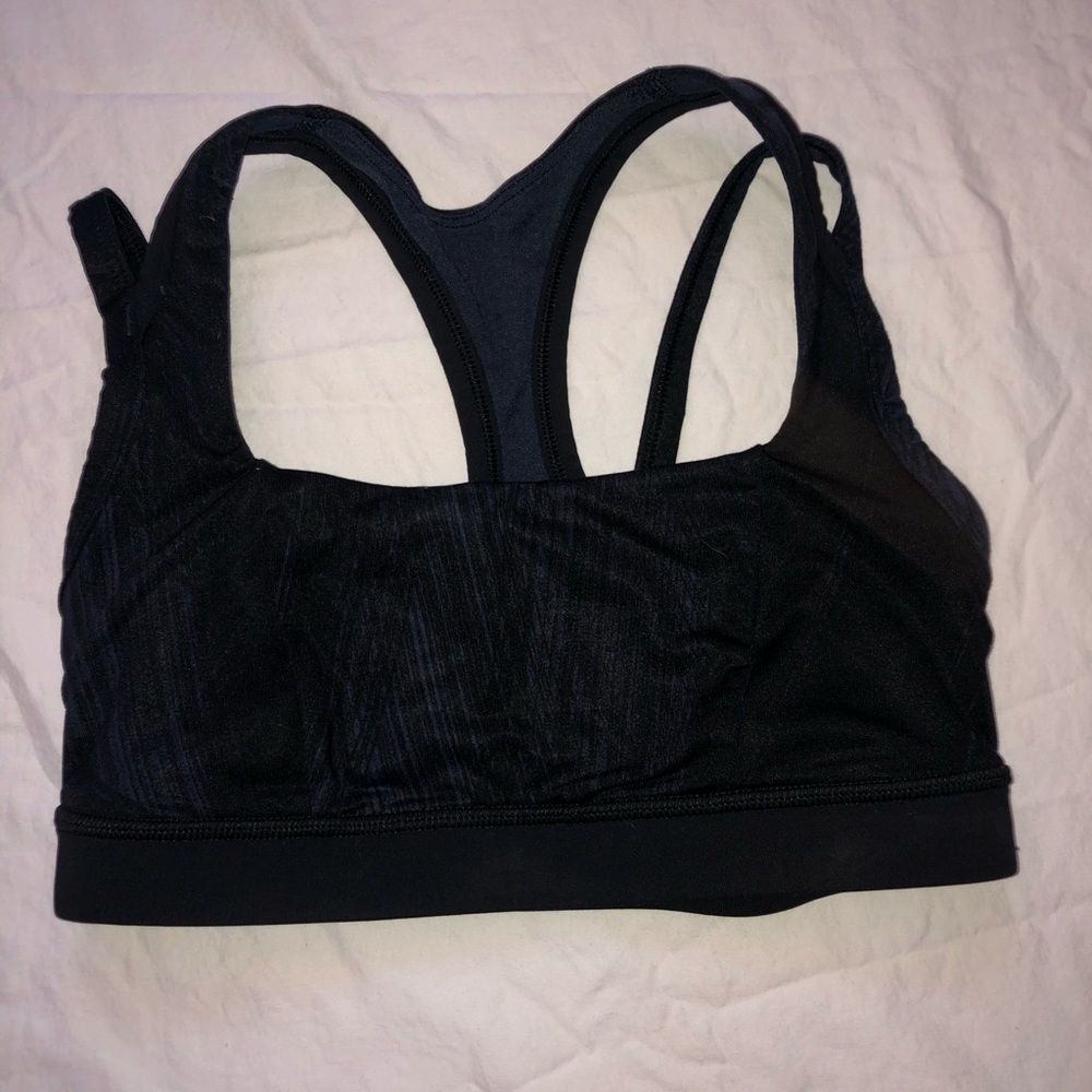 Lulu navy pattern sport bra